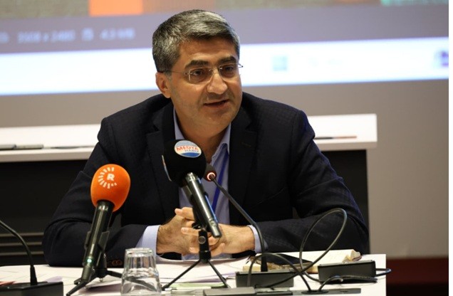 “Erdoğan süreci Cumhurbaşkanı olarak sahipleniyor, parti lideri olarak sahiplenmiyor”