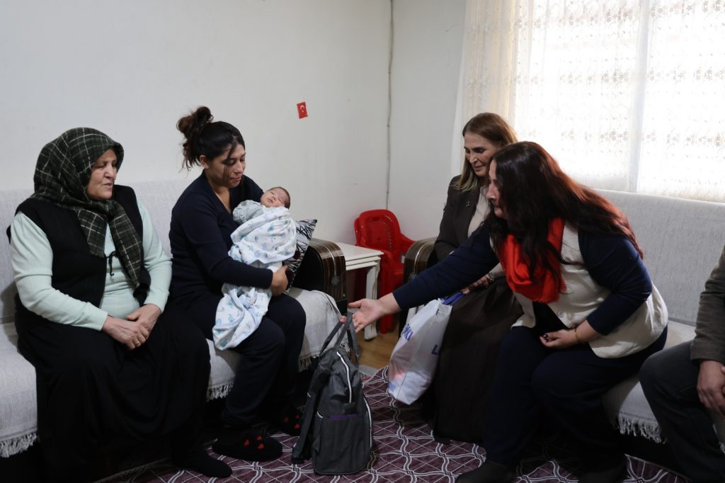 Toroslar’da ailelere yenidoğan desteği