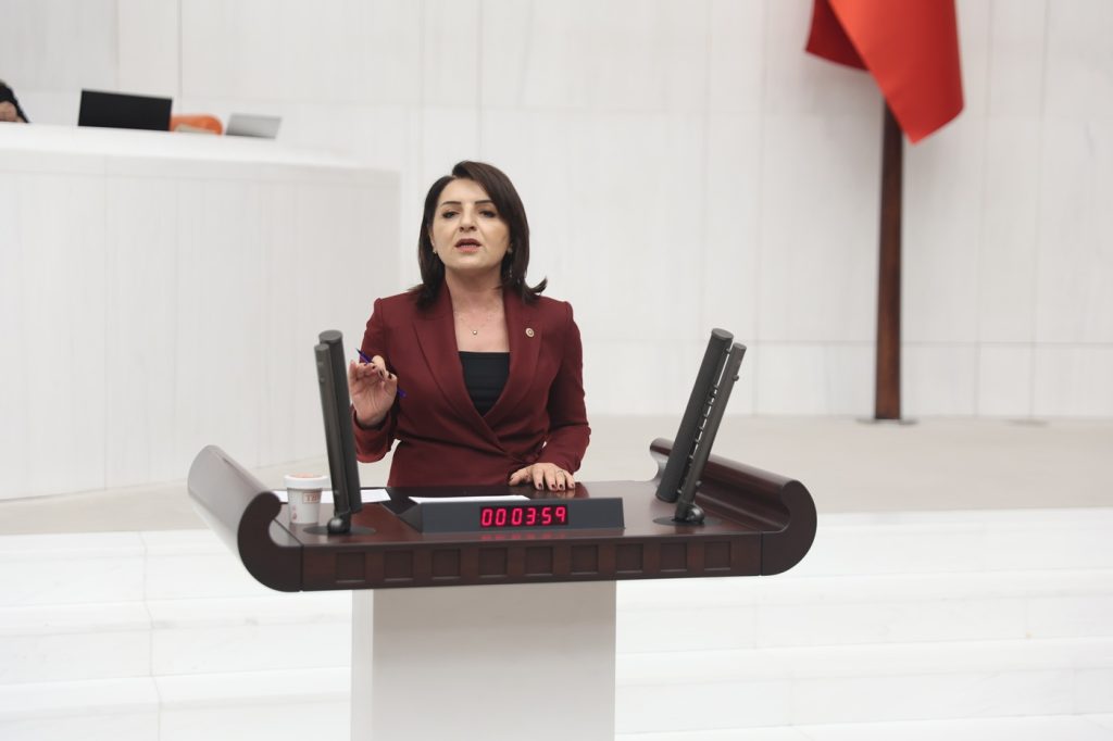 Vatandaş vergiye çalışıyor, vergi faize gidiyor