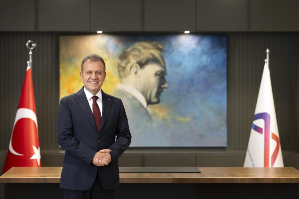 Vahap Seçer’den çocuklara bayram kutlaması