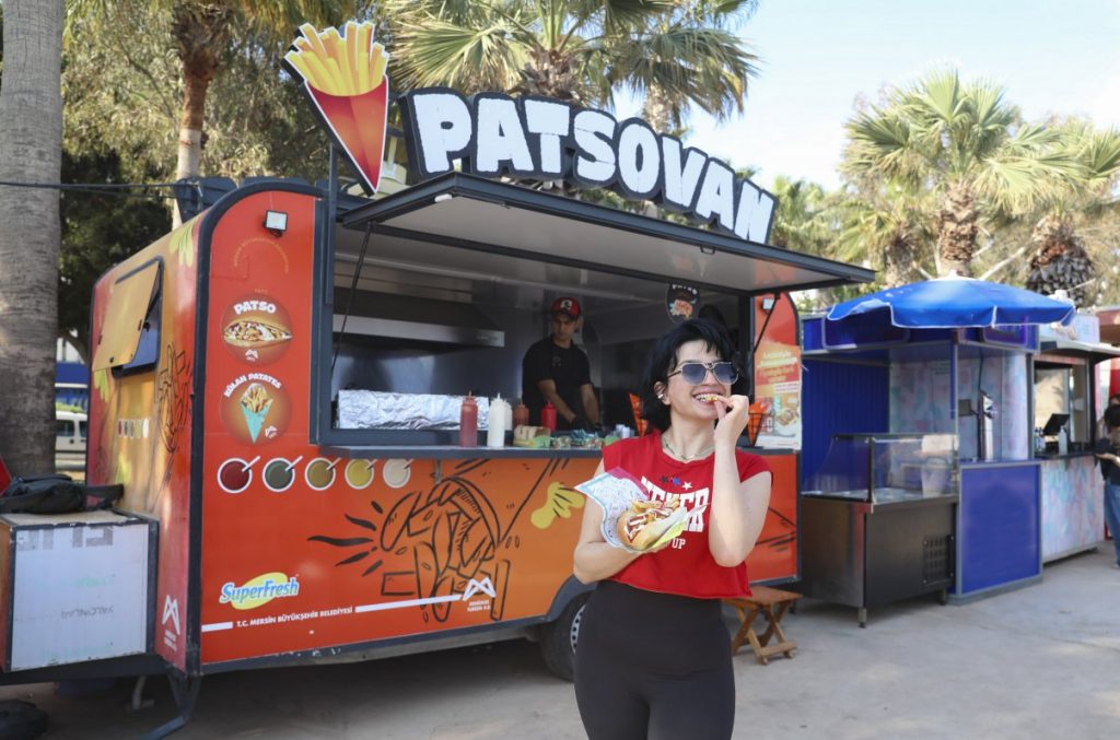 Mersin Büyükşehir’in Gastrokaravanları Mersin’de lezzetin yeni adresi oldu