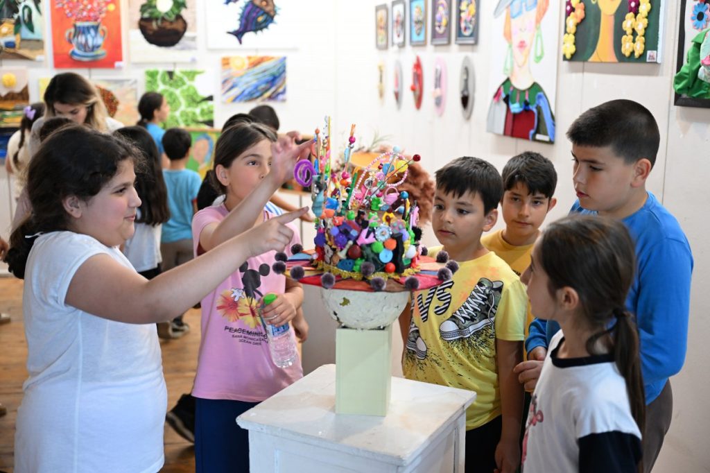Minikler ilk sergilerini açtı