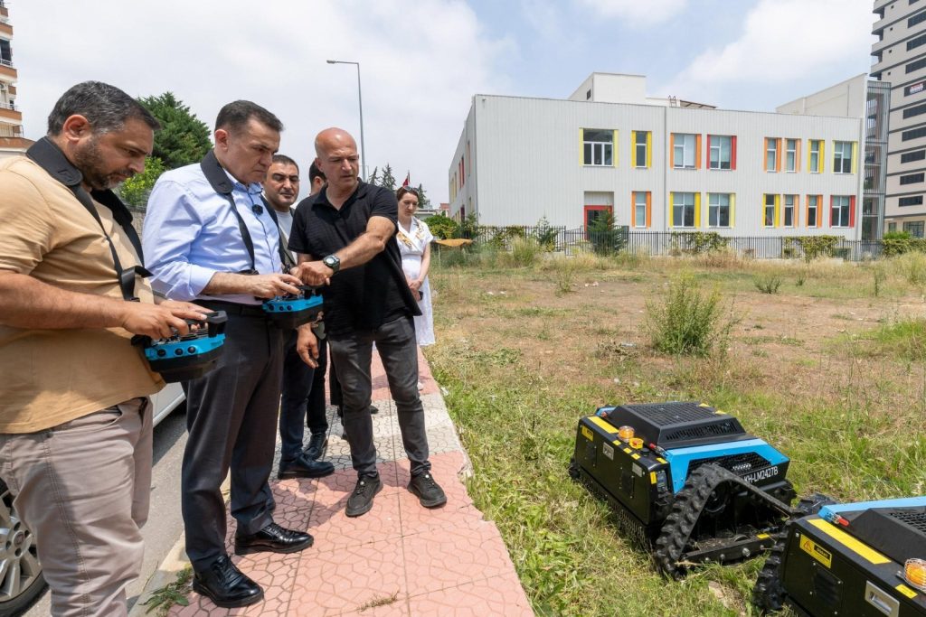 Yenişehir’de yabani otlara teknolojik tırpan