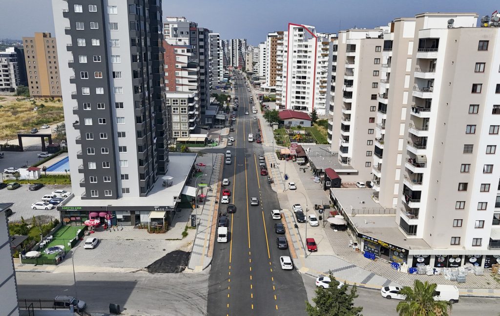Deniz Mahallesinde yollar yenilendi