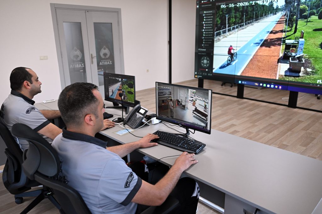 Sahil bandı yayalar ve bisikletliler için daha güvenli hale geliyor