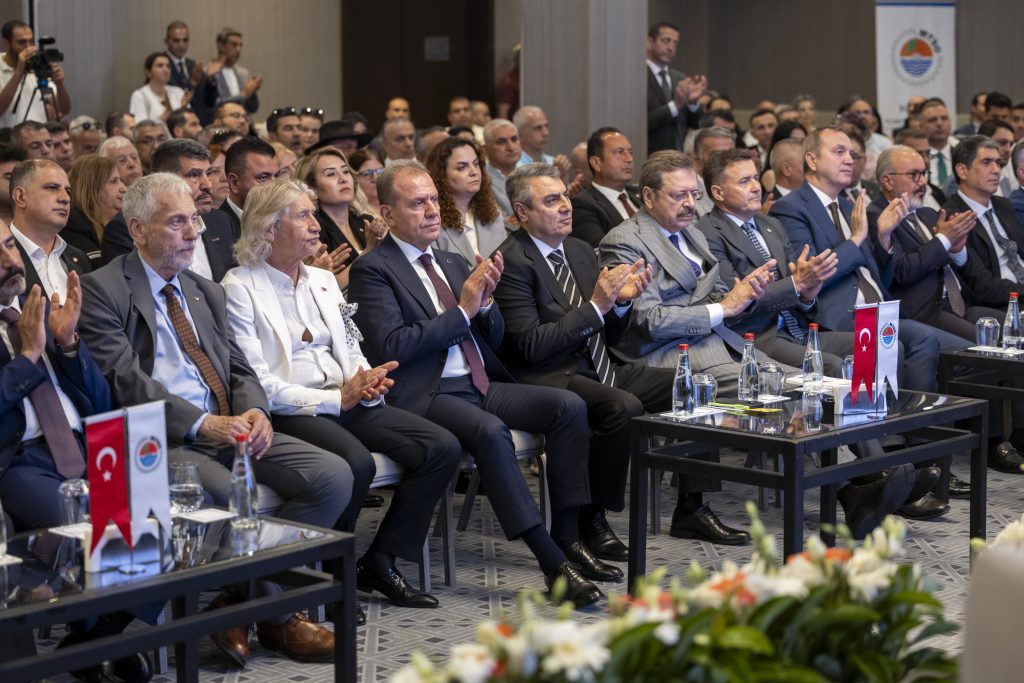 “Türkiye’de bütün yollar Mersin’e çıkıyor”