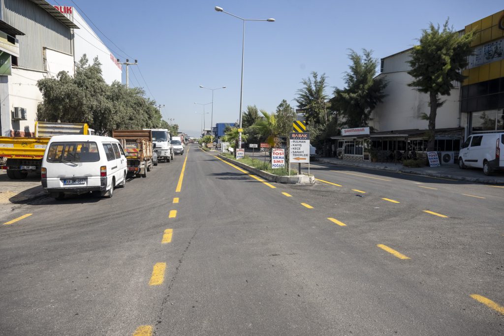 Sanayi sitesinin yolları yenilendi