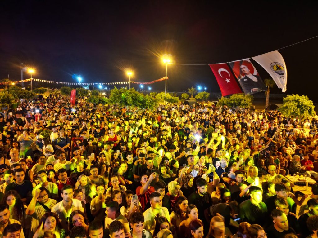 Sinan Akçıl Erdemli’yi coşturdu